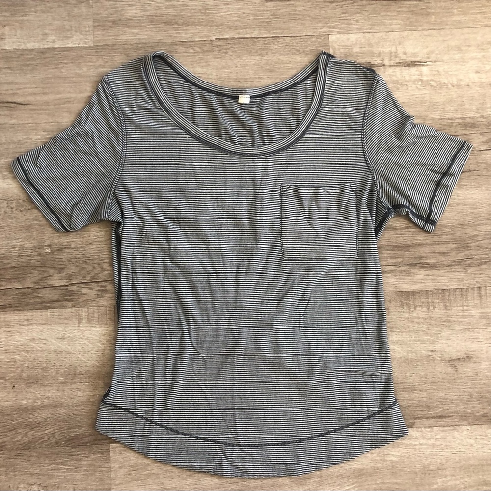 Lululemon pocket tee shirt 4